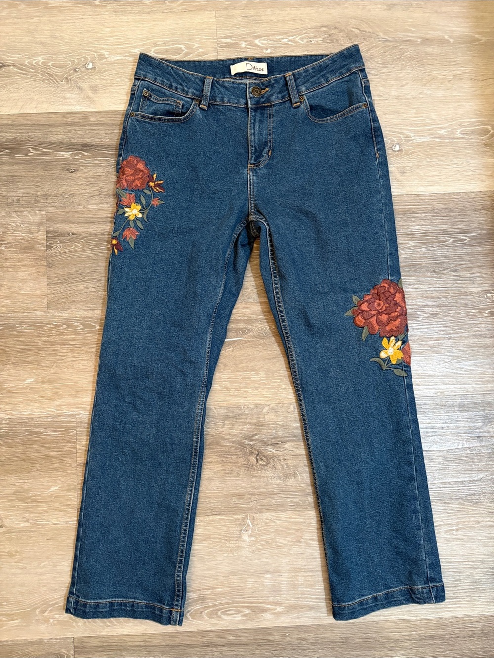 Dittos Medium Wash Straight-Leg Jeans with Floral Embroidery Size 8.